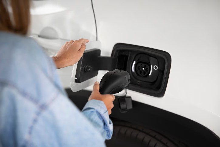 Servicio de instalación de cargadores eléctricos en comunidades de vecinos en Granada
